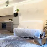 Appartement Behind Duomo - Design In Centro Con Parcheggio Disponibile *