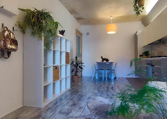 Behind Duomo - Design In Centro Con Parcheggio Disponibile شقة