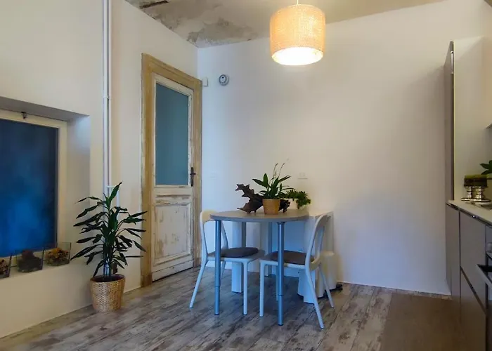 شقة Behind Duomo - Design In Centro Con Parcheggio Disponibile *