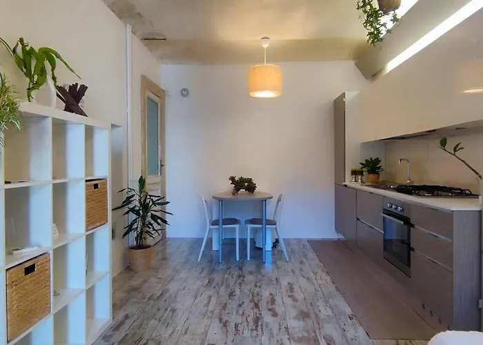 Behind Duomo - Design In Centro Con Parcheggio Disponibile شقة